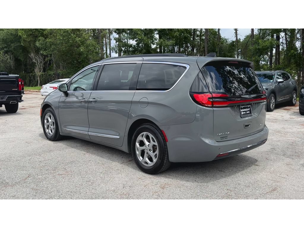 Used 2023 Chrysler Pacifica Limited FWD image 7