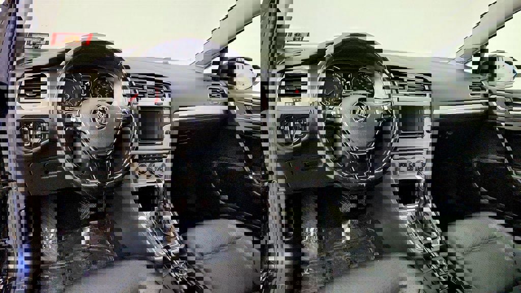 Used 2016 Volkswagen Golf SE w/ Lighting Package image 12