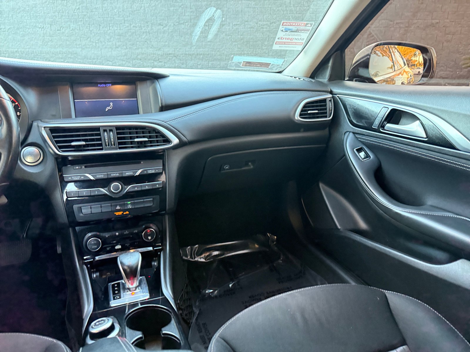 Used 2019 INFINITI QX30 image 23