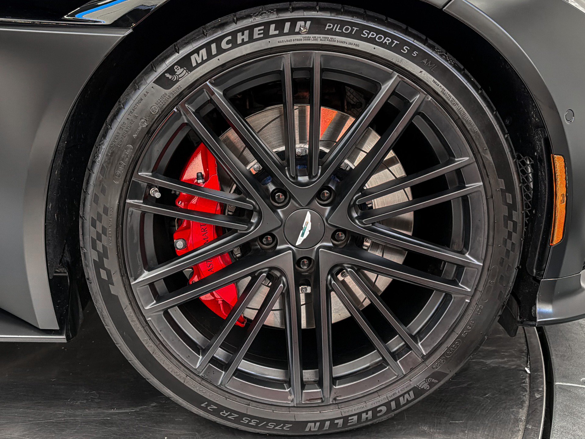 Used 2025 Aston Martin DB12 Coupe RWD image 28