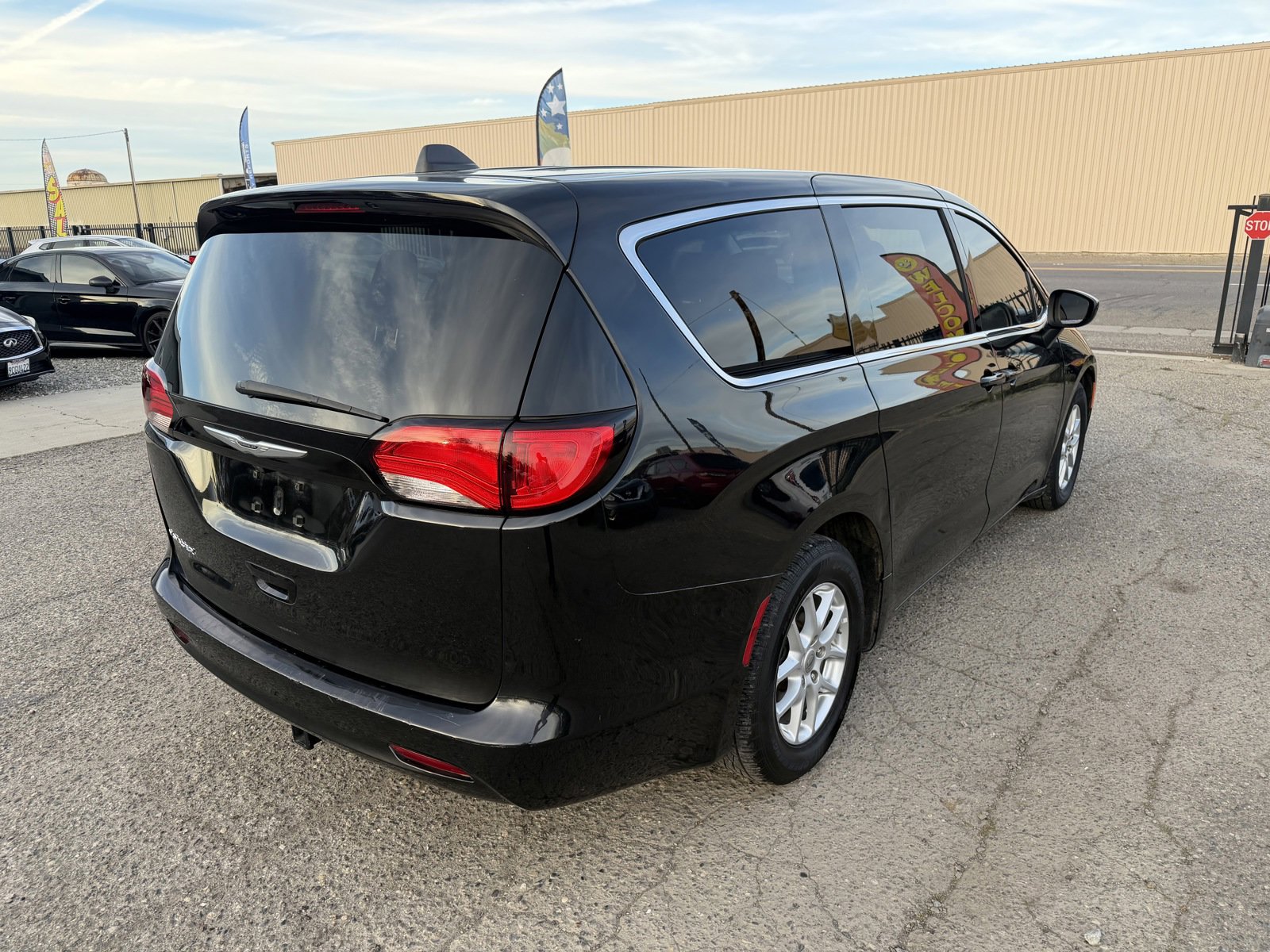 Used 2021 Chrysler Voyager LX image 4