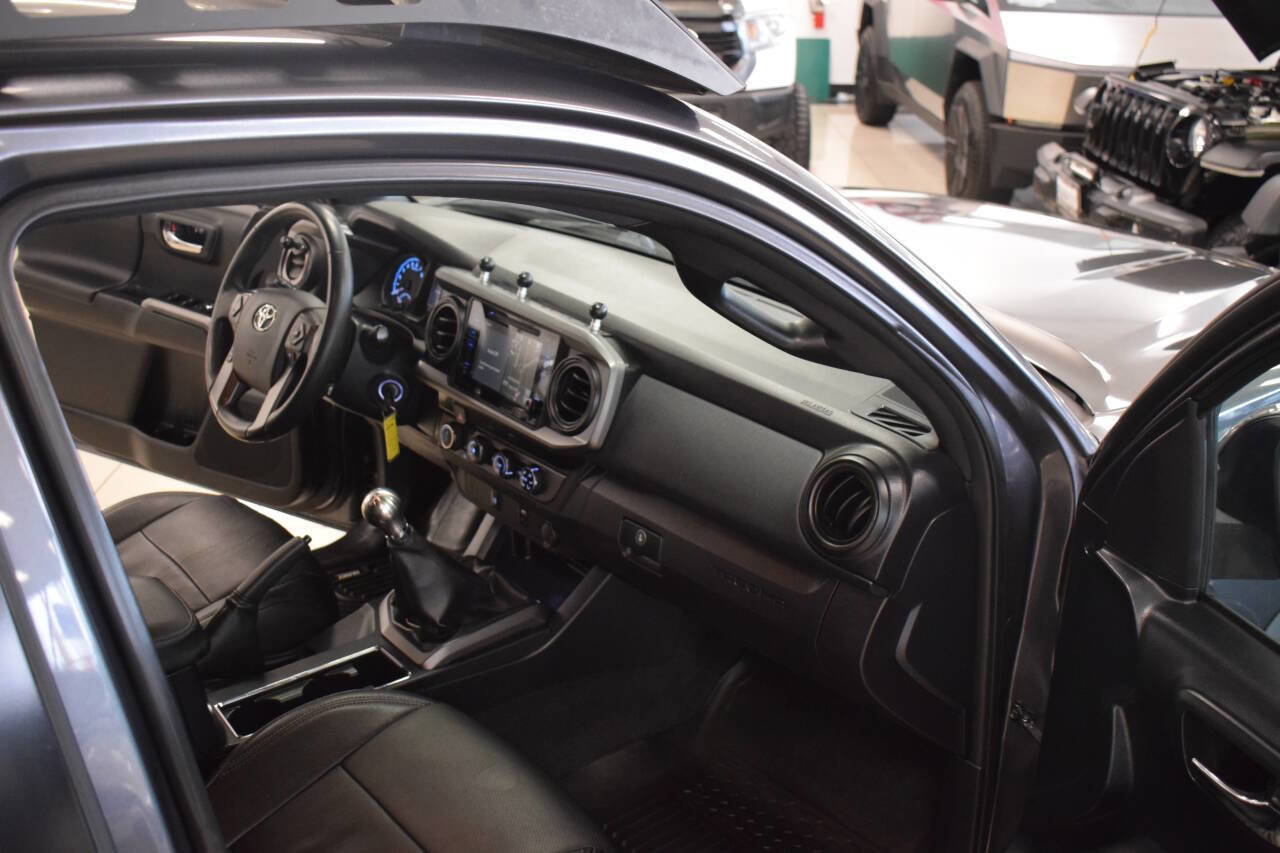 Used 2017 Toyota Tacoma TRD Off-Road image 49