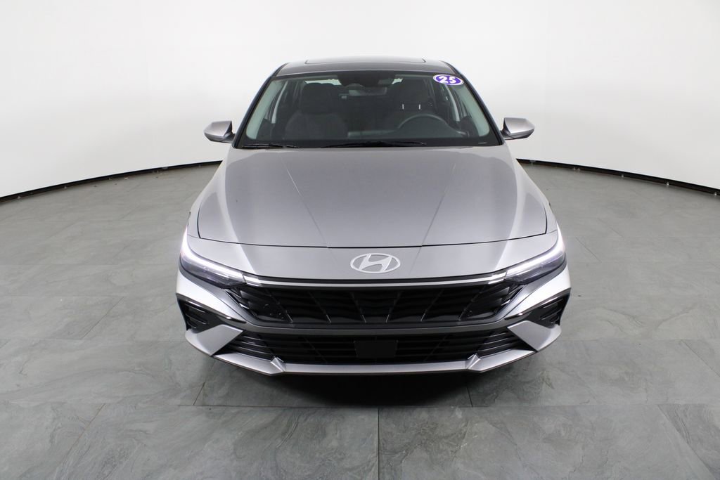 Used 2025 Hyundai Elantra SEL image 12