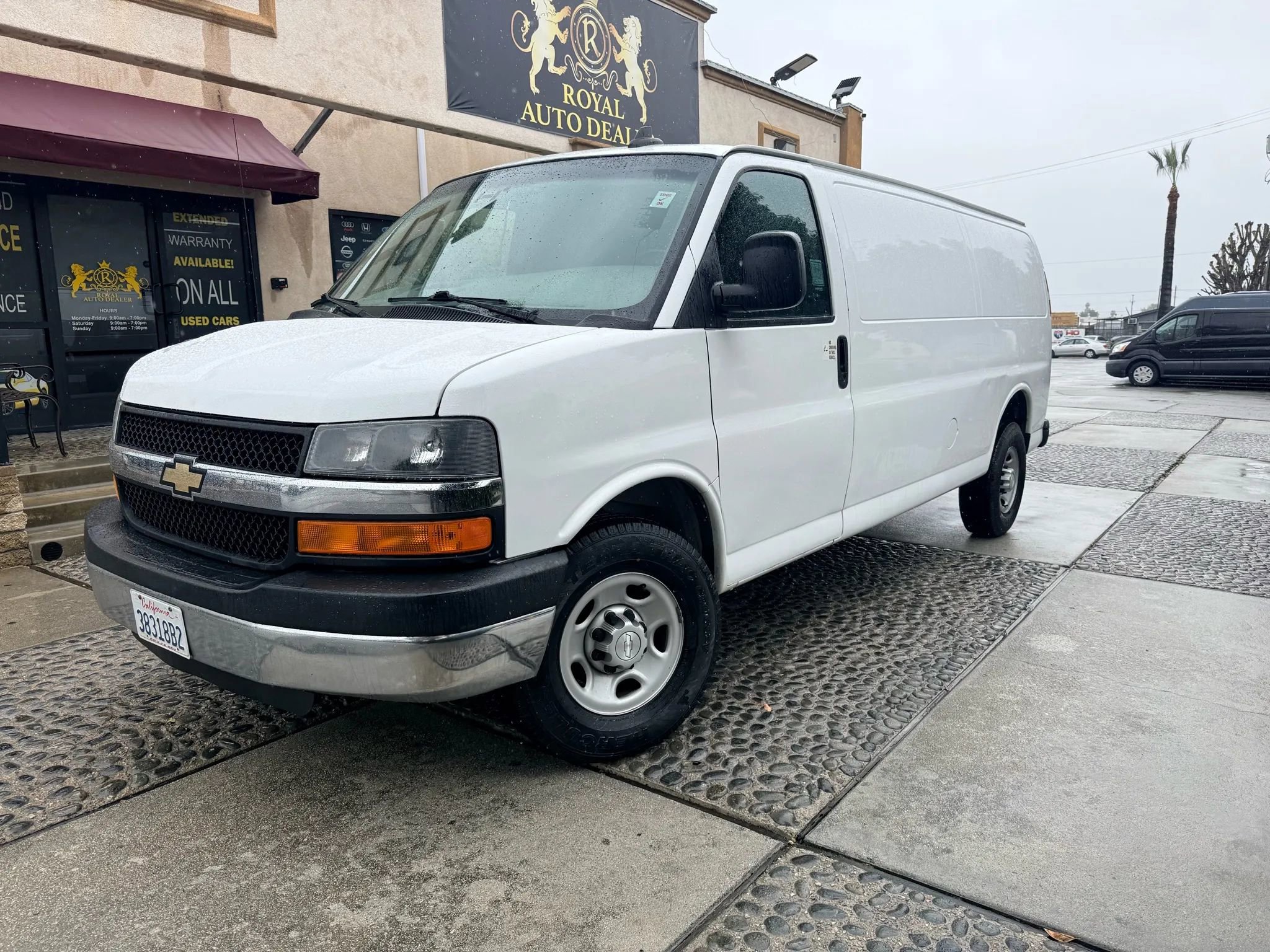 Used 2016 Chevrolet Express 3500 Extended RWD image 1