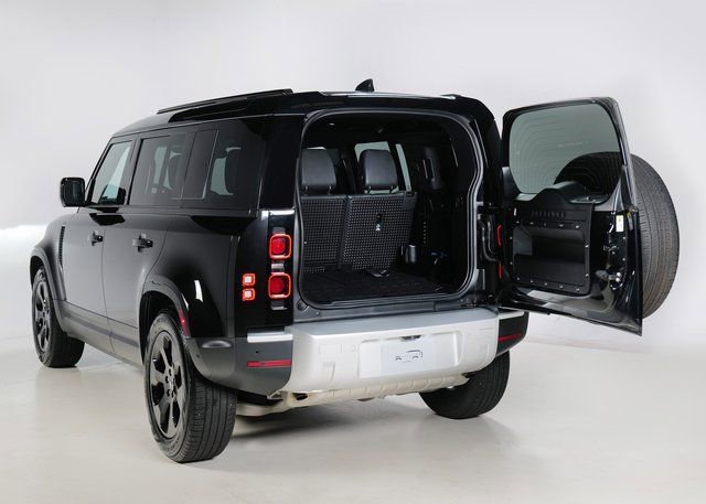 Used 2025 Land Rover Defender 110 S image 30