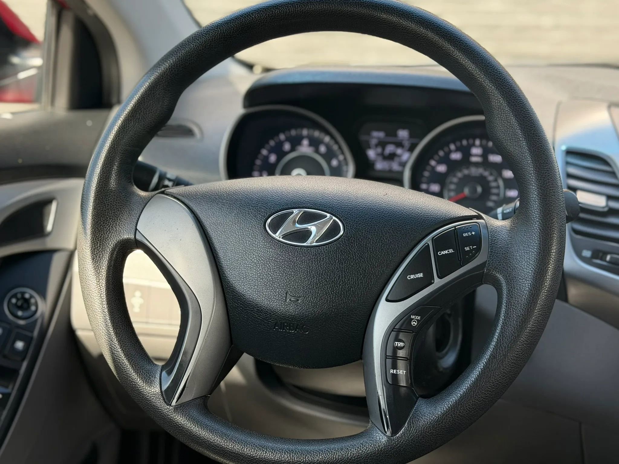 Used 2015 Hyundai Elantra SE image 23