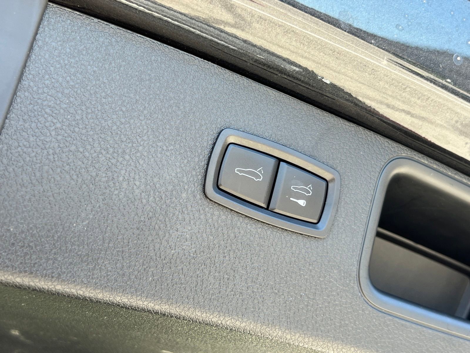 Certified 2022 Porsche Macan S AWD/4WD image 17