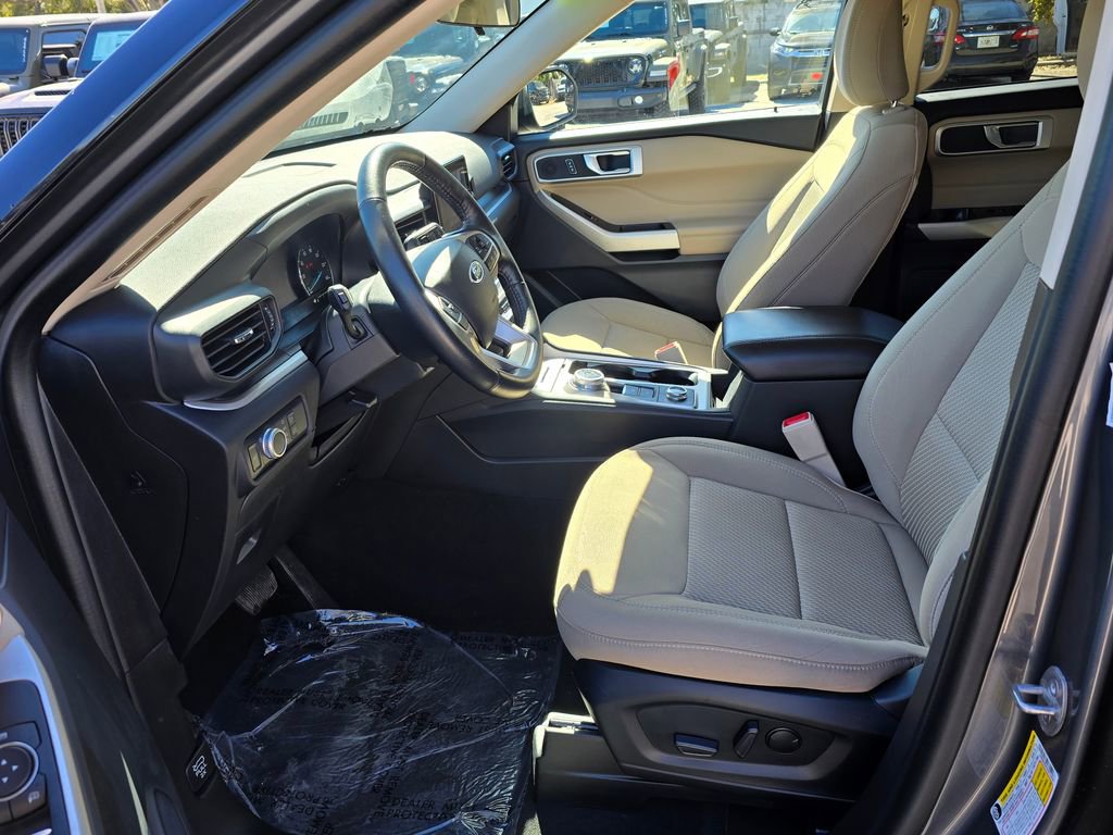 Used 2022 Ford Explorer XLT image 16