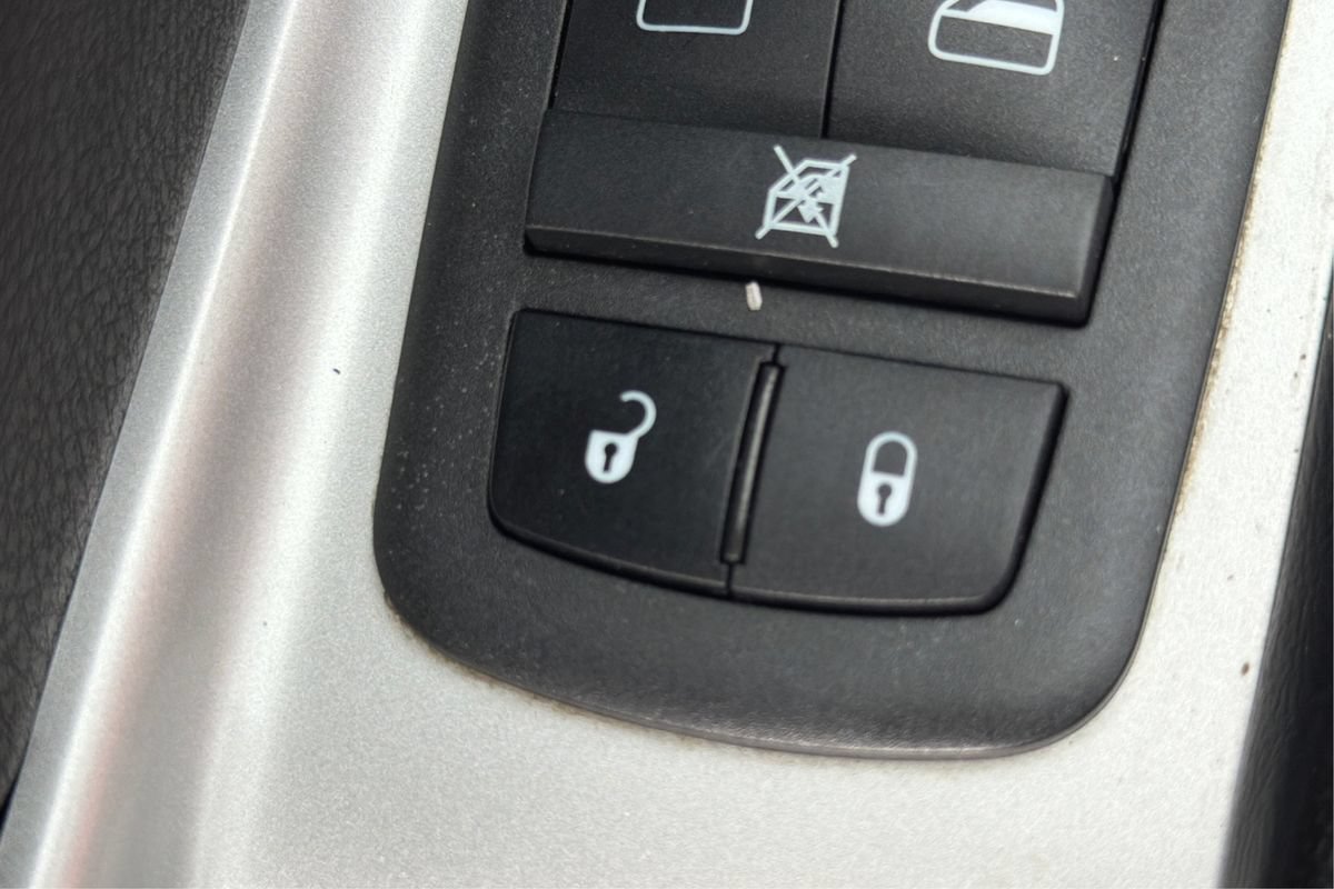 Used 2020 Dodge Journey SE w/ SE Popular Equipment Group FWD image 34