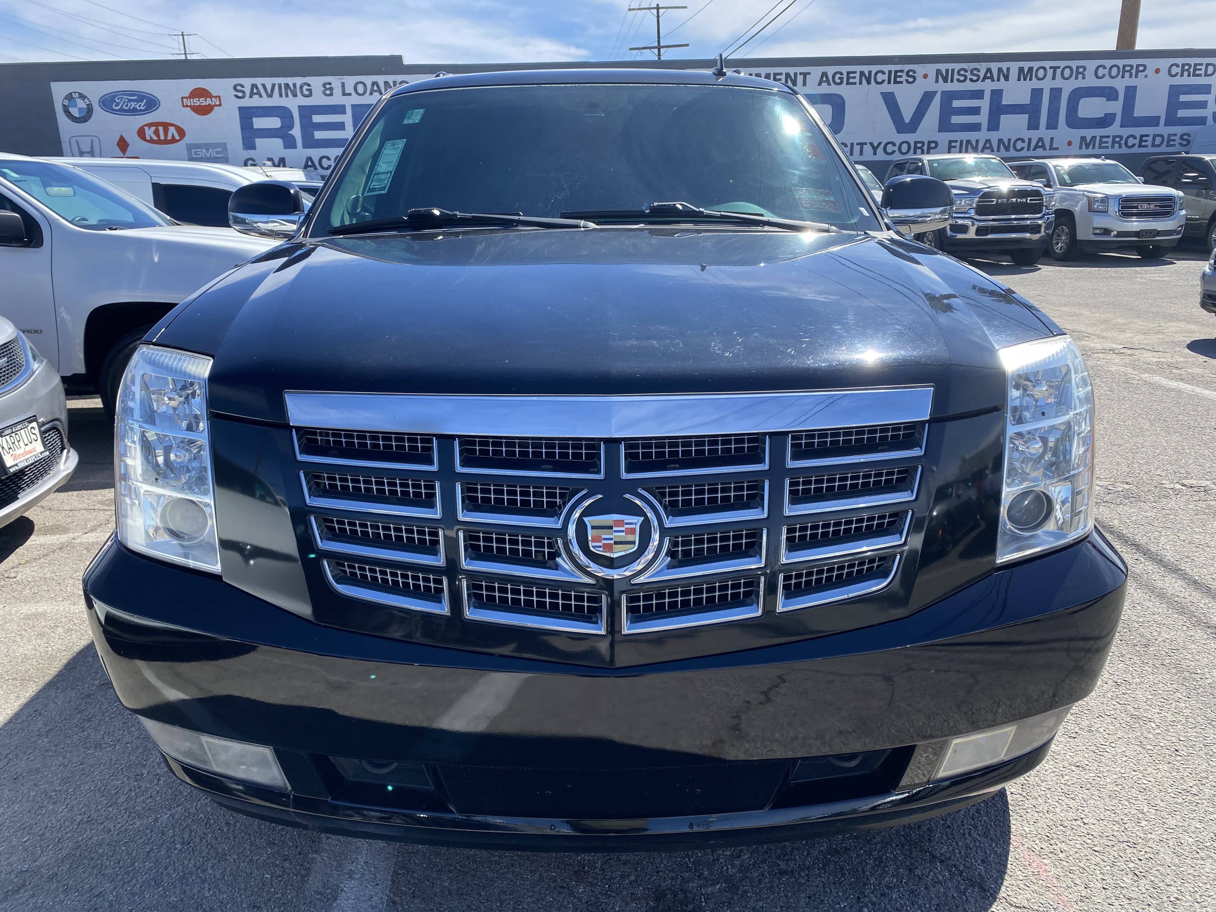 Used 2013 Cadillac Escalade ESV Luxury image 3