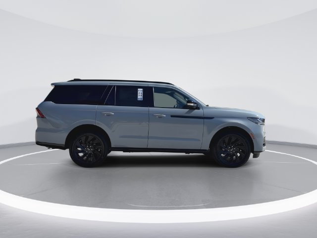 New 2027 Lincoln Navigator Reserve w/ Jet Appearance Package AWD/4WD image 9