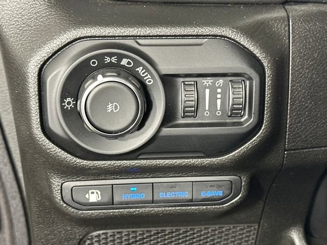 Used 2022 Jeep Wrangler Unlimited Sahara w/ Safety Group image 18