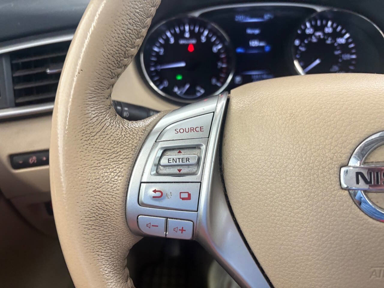 Used 2015 Nissan Rogue SL image 19