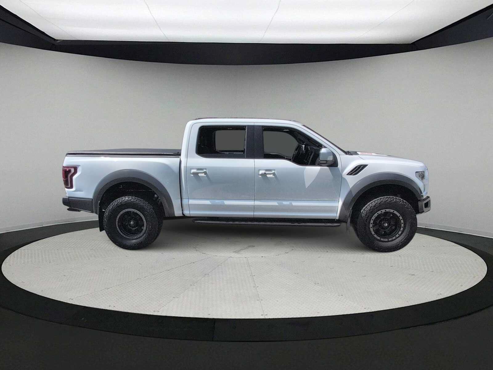 Used 2017 Ford F150 Raptor w/ Equipment Group 802A Luxury AWD/4WD image 9