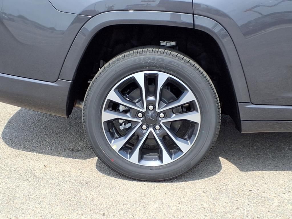 New 2025 Jeep Grand Cherokee L Overland w/ Trailer Tow Package image 4