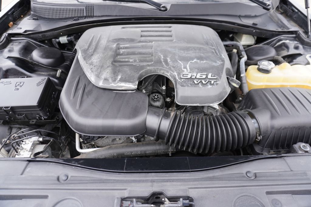 Used 2016 Chrysler 300 C RWD image 28