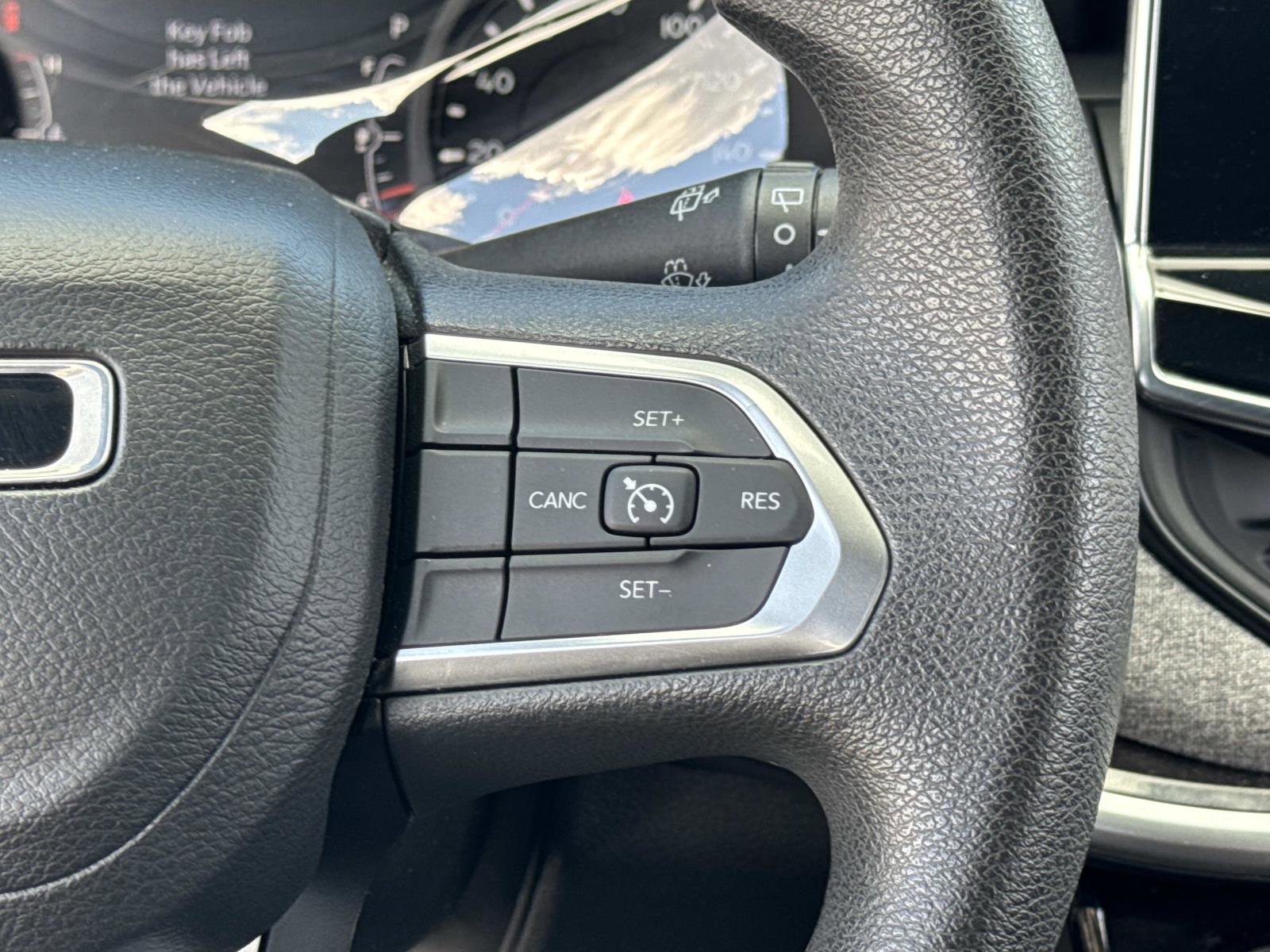 Used 2023 Jeep Compass Sport image 9