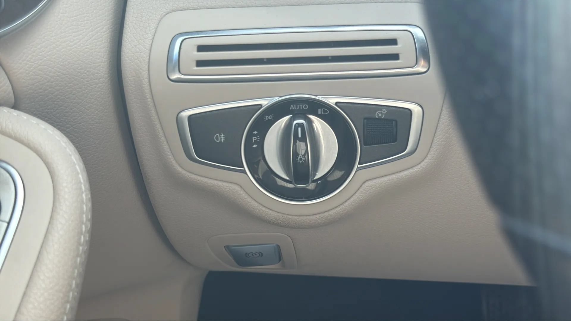 Used 2017 Mercedes-Benz C 300 Sedan image 18