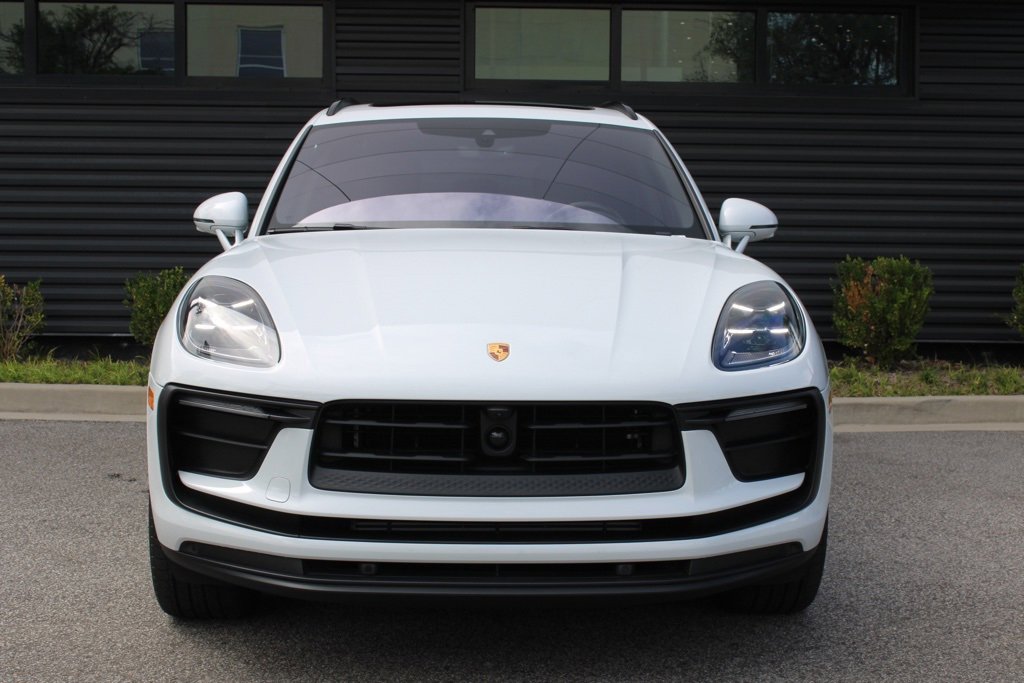 Used 2025 Porsche Macan image 10