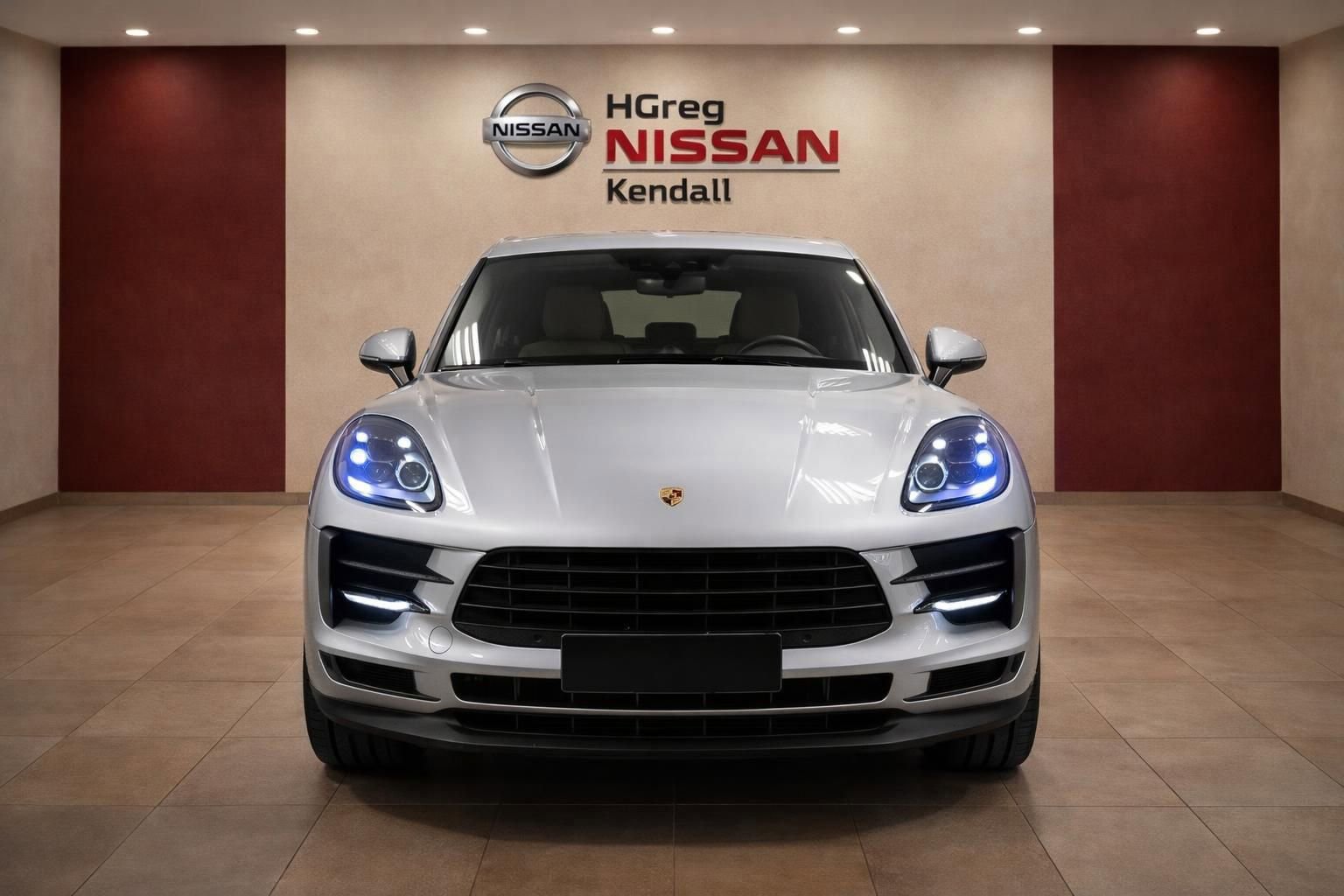 Used 2021 Porsche Macan AWD/4WD image 4