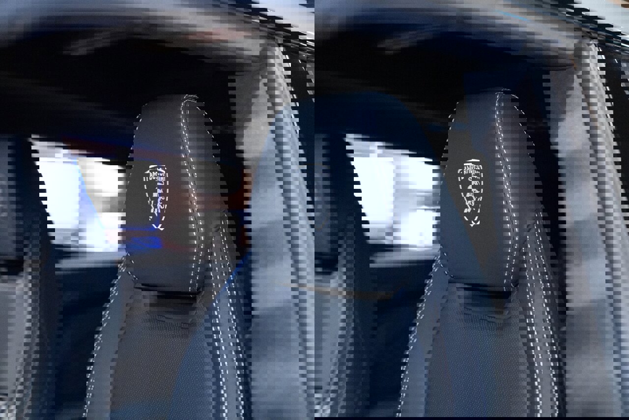 Used 2023 Lamborghini Urus S image 9