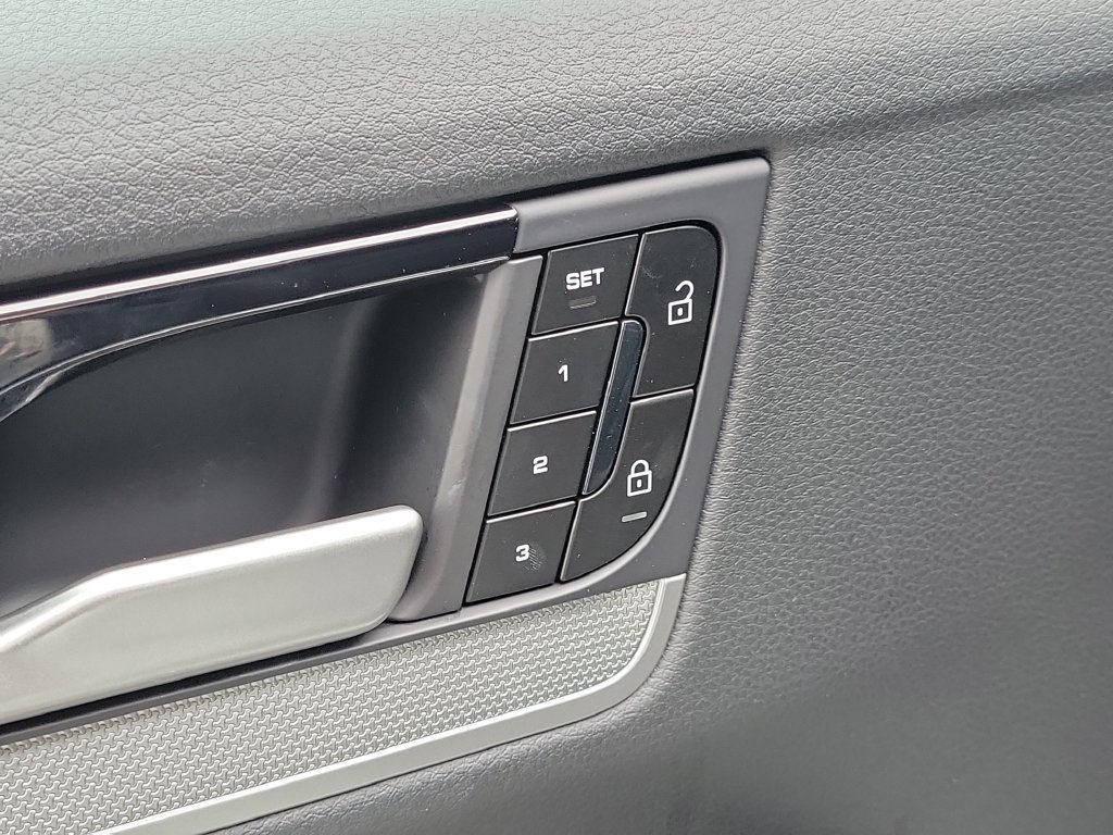 Certified 2026 Porsche Cayenne AWD/4WD image 25