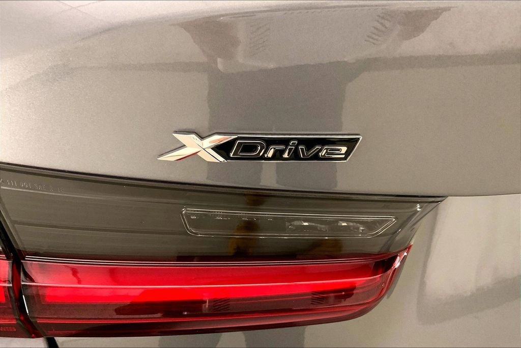 Certified 2025 BMW 330i xDrive Sedan w/ Premium Package image 7