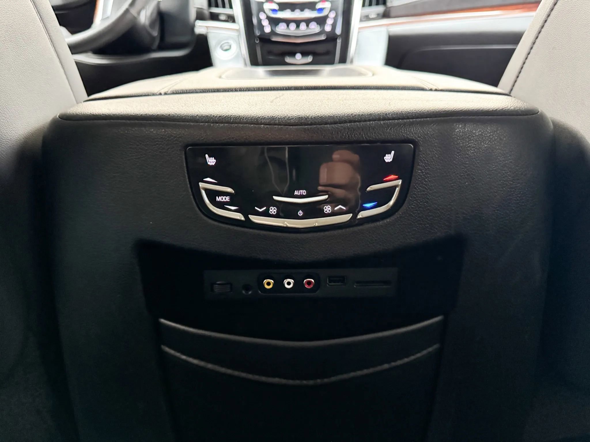 Used 2015 Cadillac Escalade Premium AWD/4WD image 31