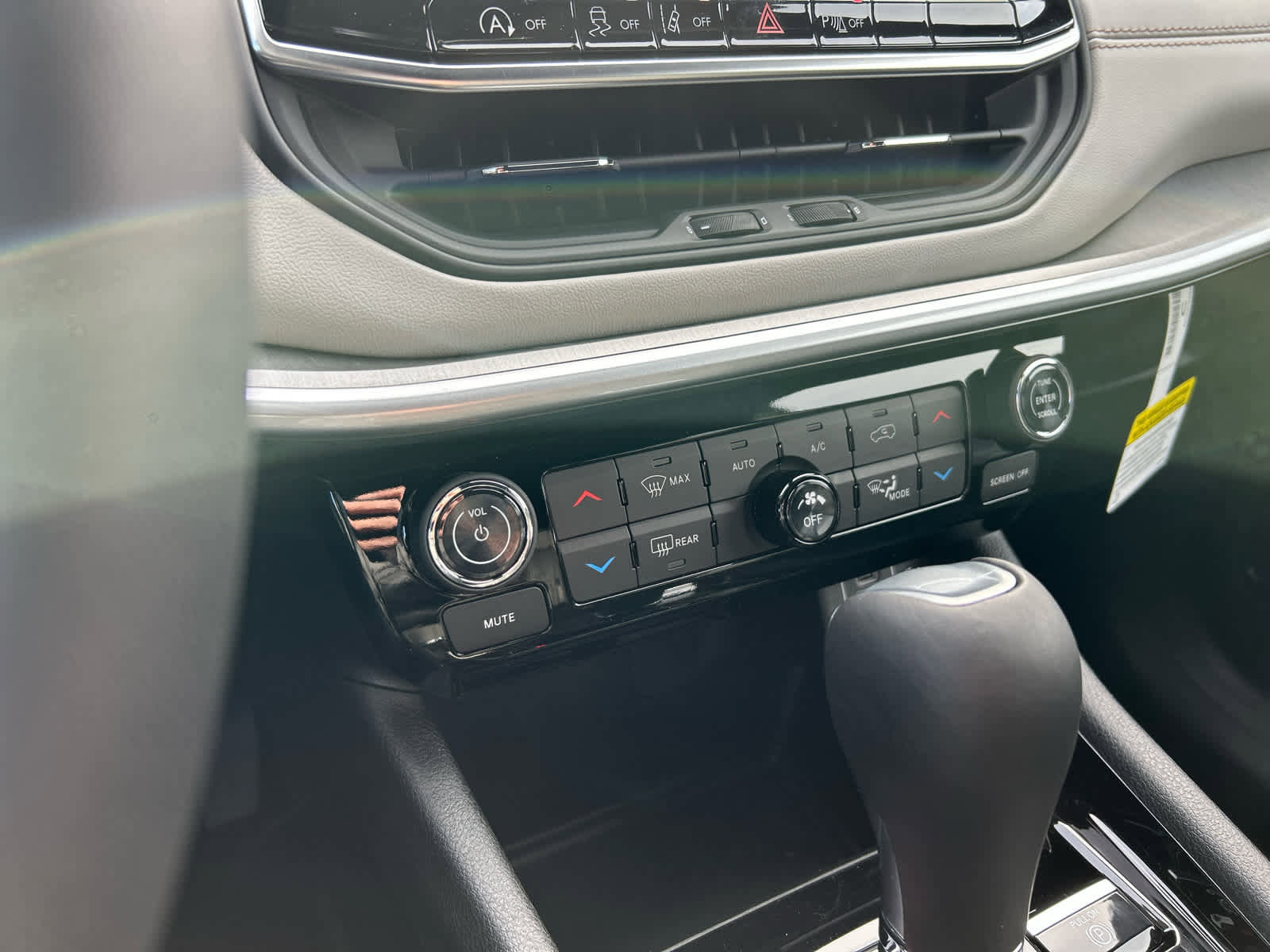 New 2026 Jeep Compass Limited image 25
