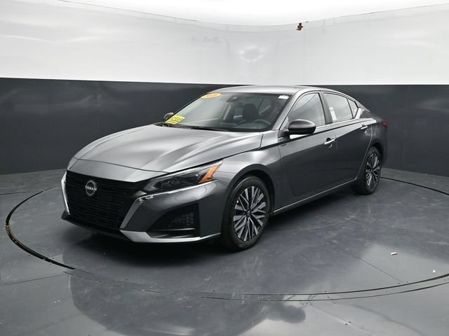 Used 2025 Nissan Altima 2.5 SV FWD image 3