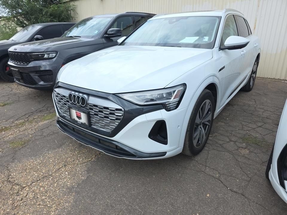 Used 2024 Audi Q8 e-tron Premium Plus w/ Premium Plus Package AWD/4WD image 2