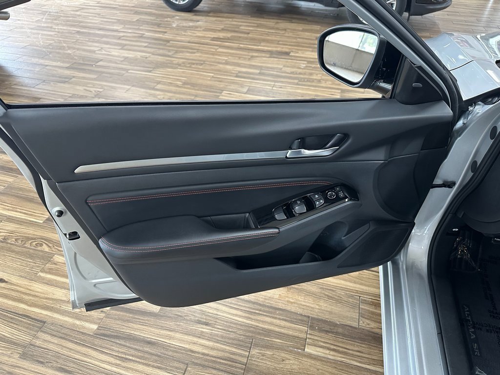 Used 2023 Nissan Altima 2.5 SR image 9