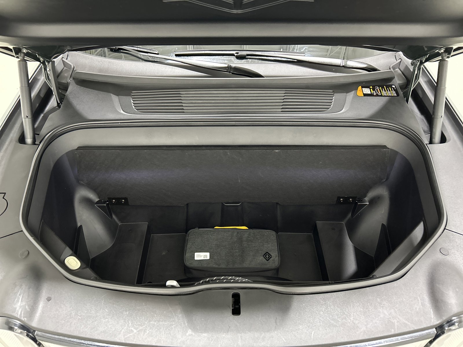 Used 2022 Rivian R1T Adventure image 14