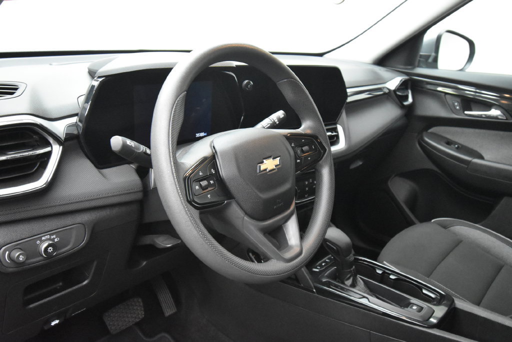 Used 2025 Chevrolet TrailBlazer LT AWD/4WD image 11