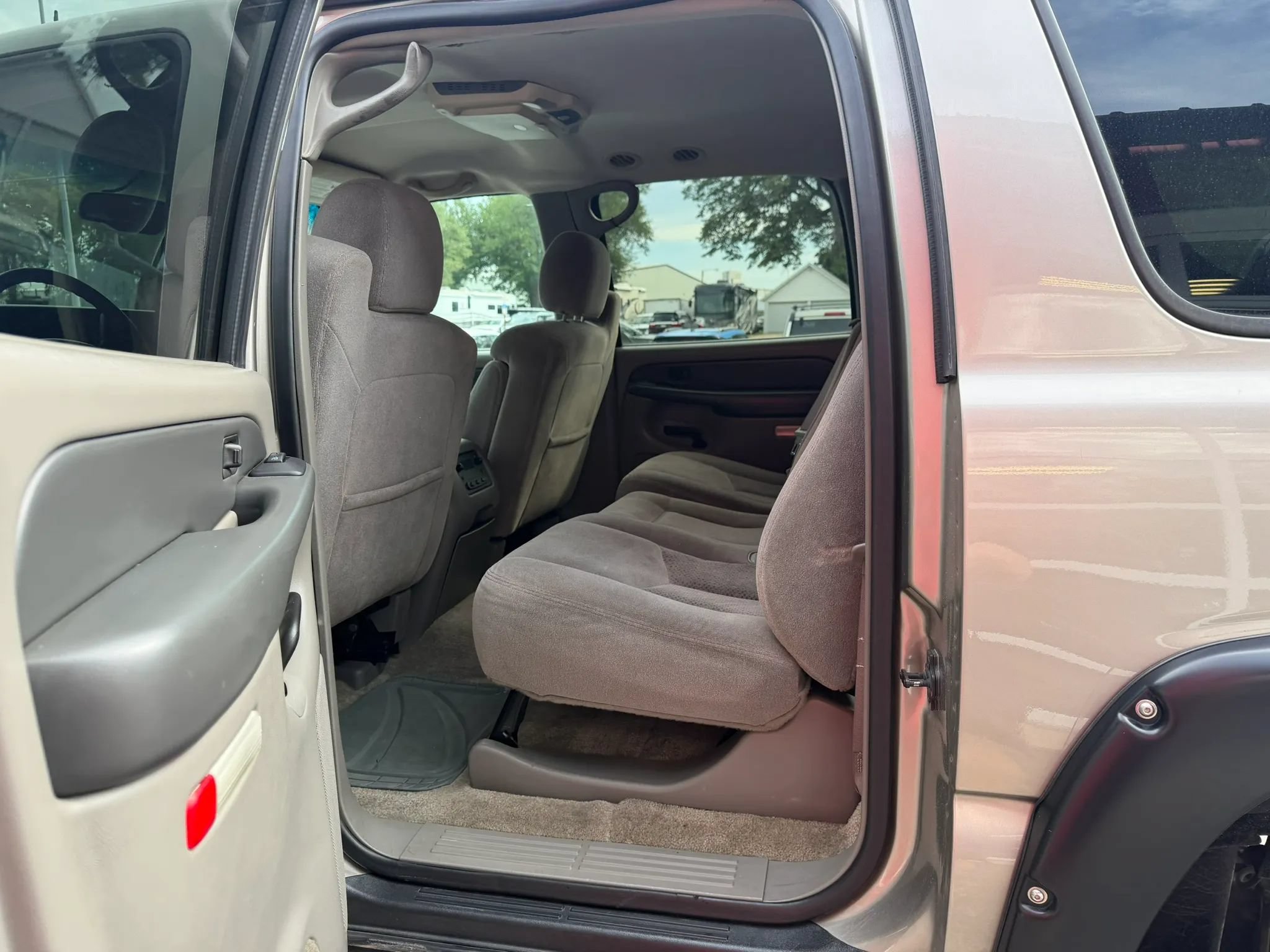 Used 2003 Chevrolet Suburban 2500 LS w/ LS Preferred Equipment Group AWD/4WD image 13