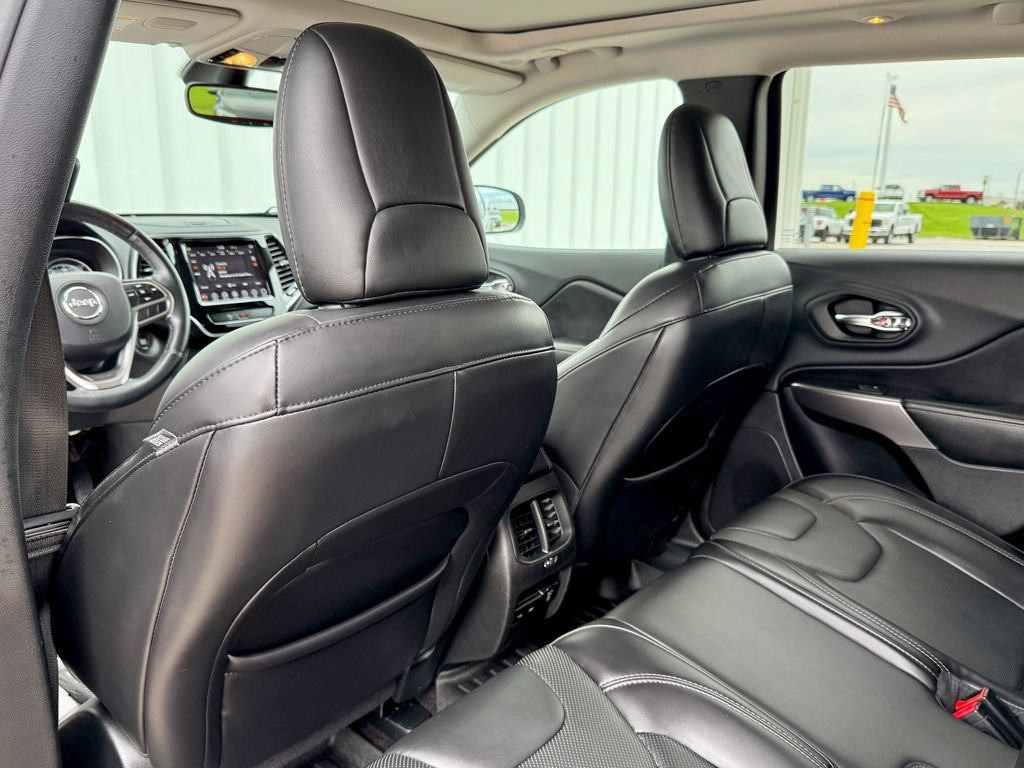 Used 2019 Jeep Cherokee Limited AWD/4WD image 13