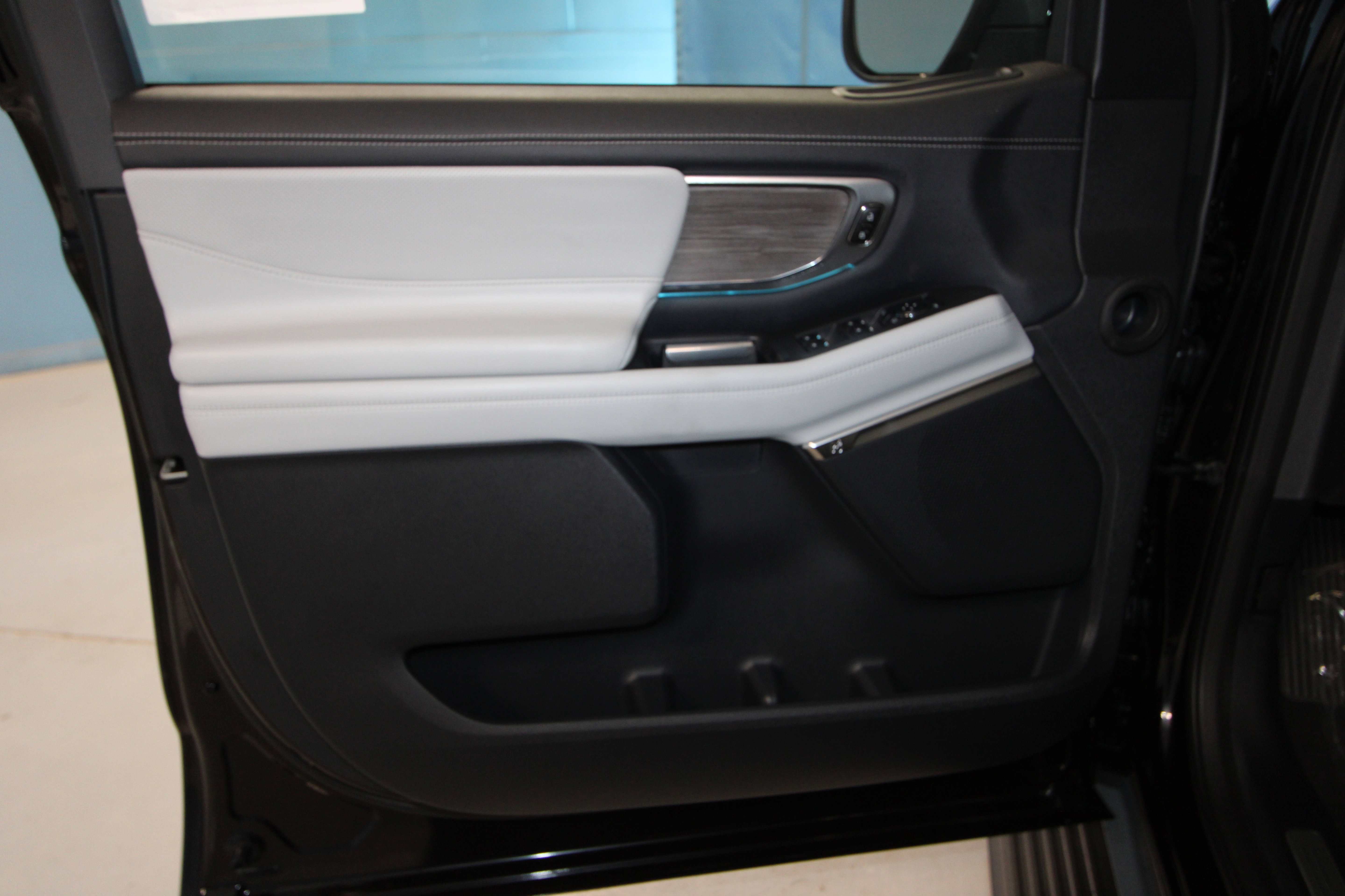 New 2026 Ford Expedition Max Platinum AWD/4WD image 4
