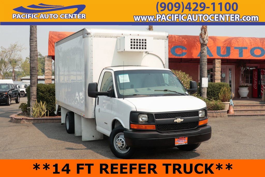 Used 2015 Chevrolet Express 4500 RWD image 1