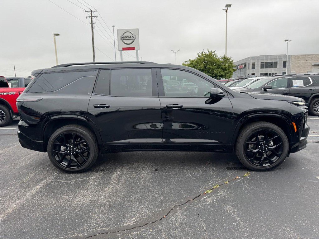 Used 2026 Chevrolet Traverse RS w/ LPO, Floor Liner Package AWD/4WD image 2