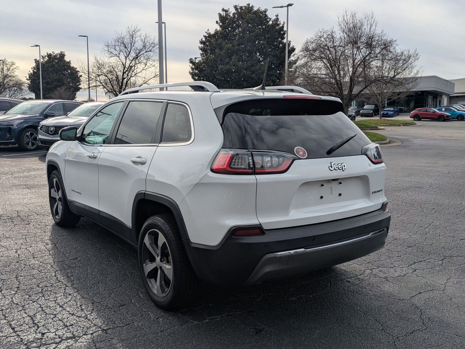 Used 2019 Jeep Cherokee Limited image 7