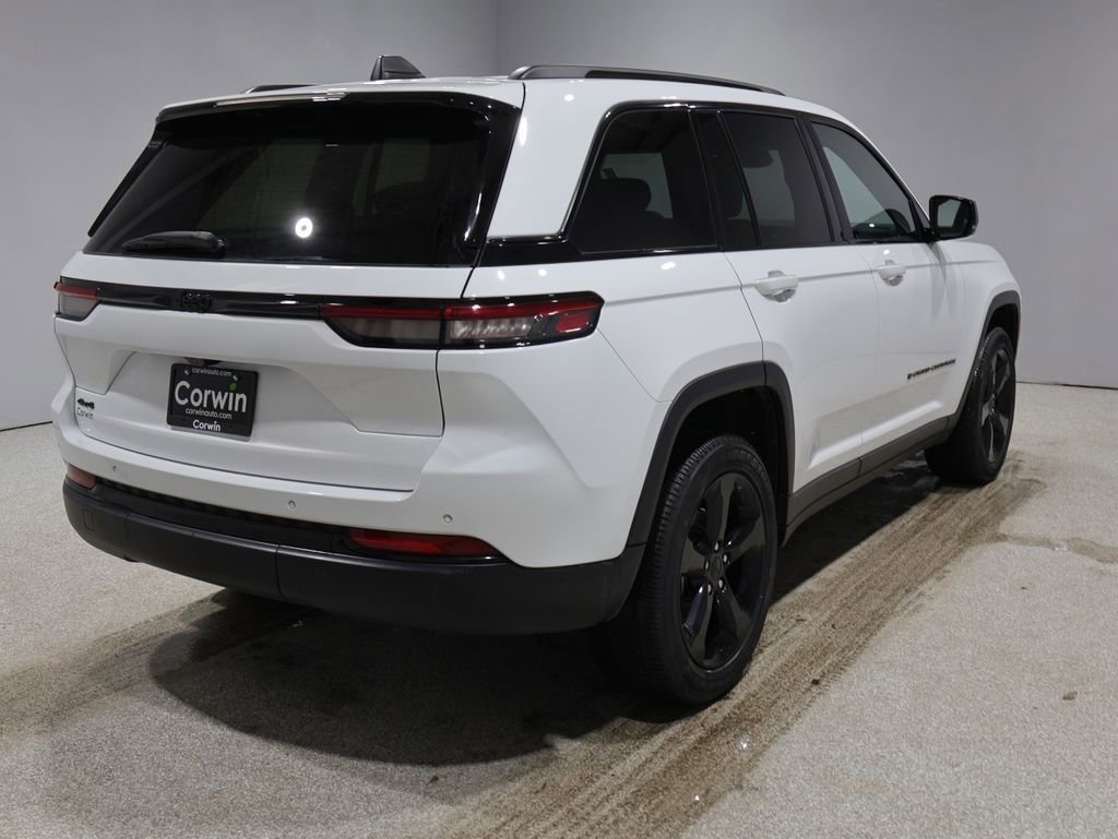 Used 2023 Jeep Grand Cherokee Altitude image 2