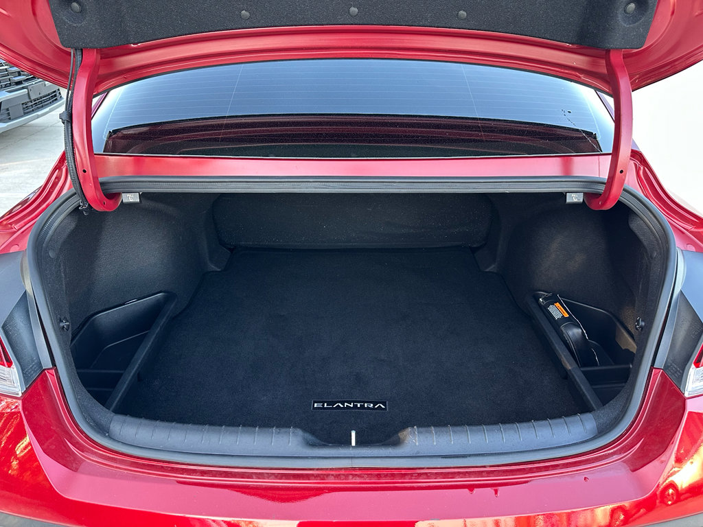Used 2025 Hyundai Elantra Sport image 28