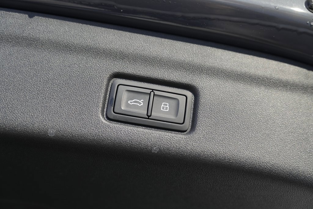 Used 2025 Audi Q6 e-tron Premium Plus w/ Premium Plus image 16