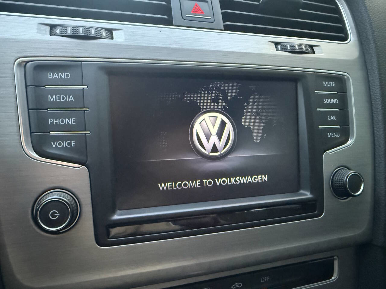 Used 2017 Volkswagen Golf S image 19