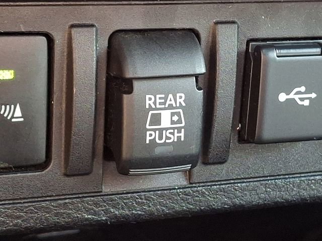 Used 2022 Toyota Tacoma TRD Off-Road w/ Technology Package AWD/4WD image 24
