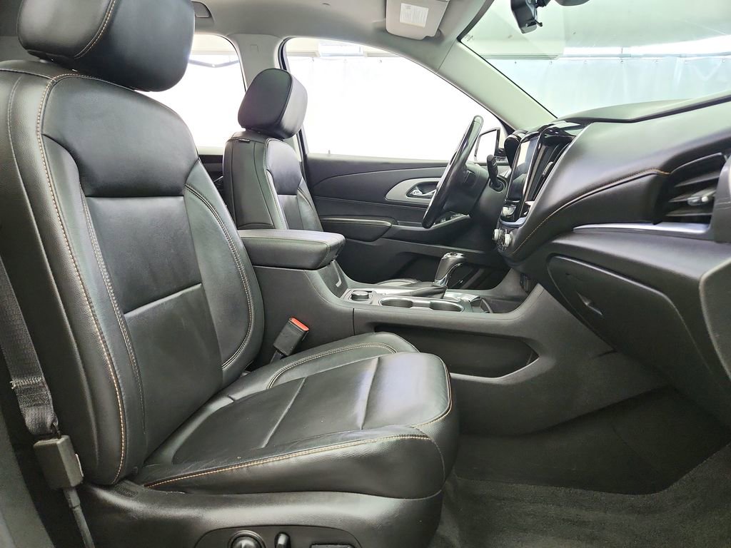 Used 2019 Chevrolet Traverse LT w/ LT Premium Package AWD/4WD image 32