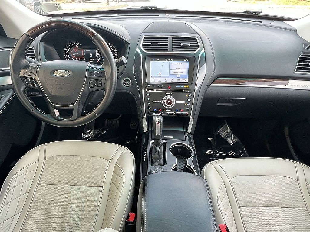 Used 2017 Ford Explorer Platinum image 10