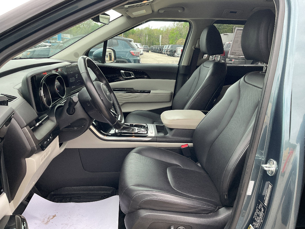Used 2022 Kia Carnival EX FWD image 8