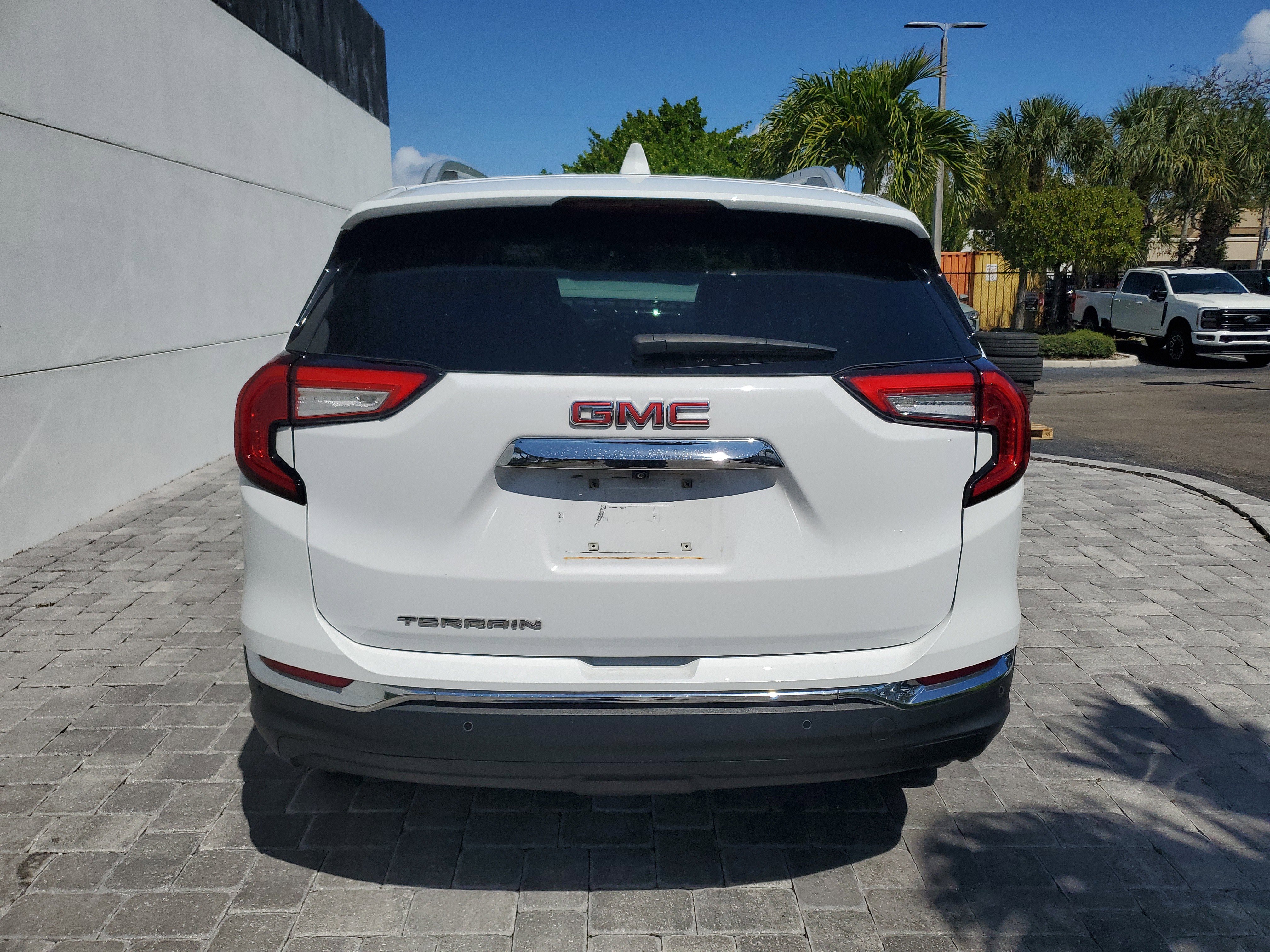 Certified 2024 GMC Terrain SLT w/ Infotainment Package II image 4