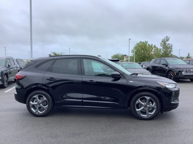 Used 2023 Ford Escape ST-Line w/ Tech Pack #1 image 4